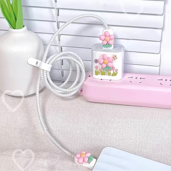 🎁 Cellphone Charger Head & Cable Protector For IPhone 14 Plus Butterfly/Flowers - Picture 2 of 8